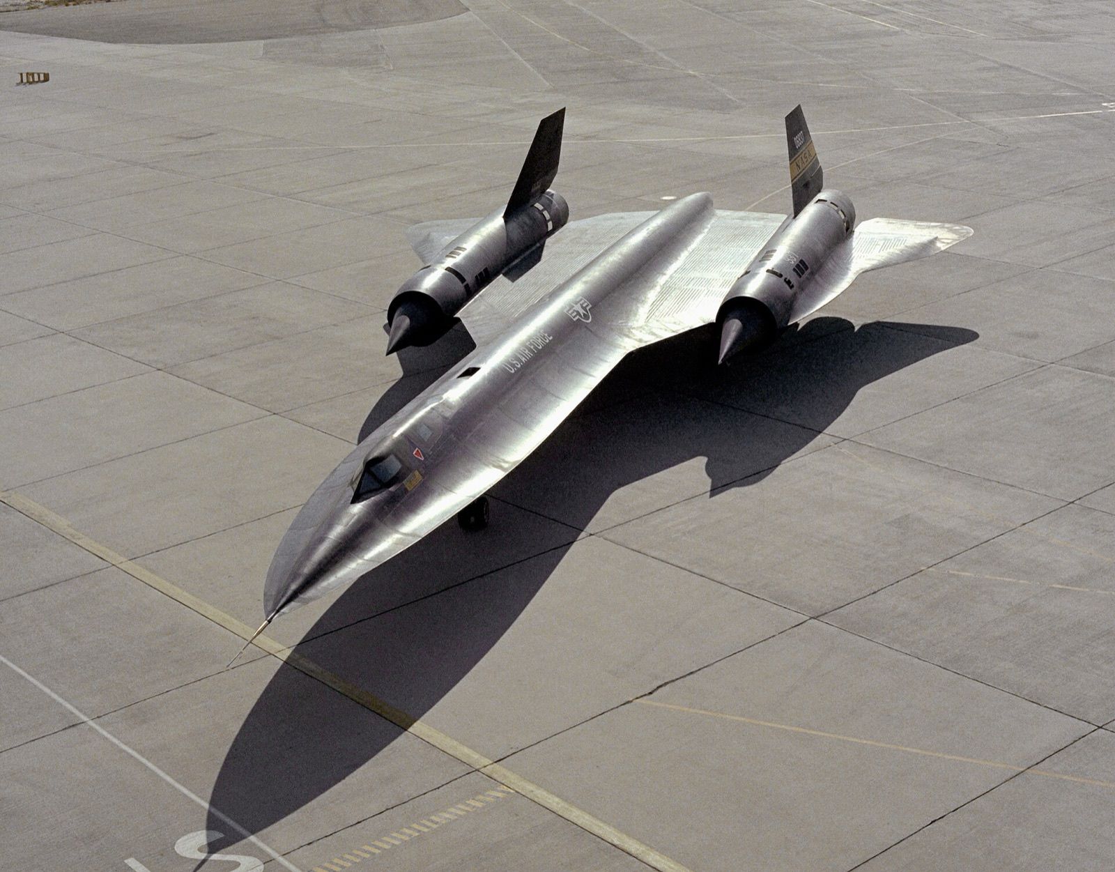 SR-71A 61-7951, flown by NASA as the "YF-12C" under the cover serial 60-6937, on the NASA Flight Research Center ramp in 1973.
