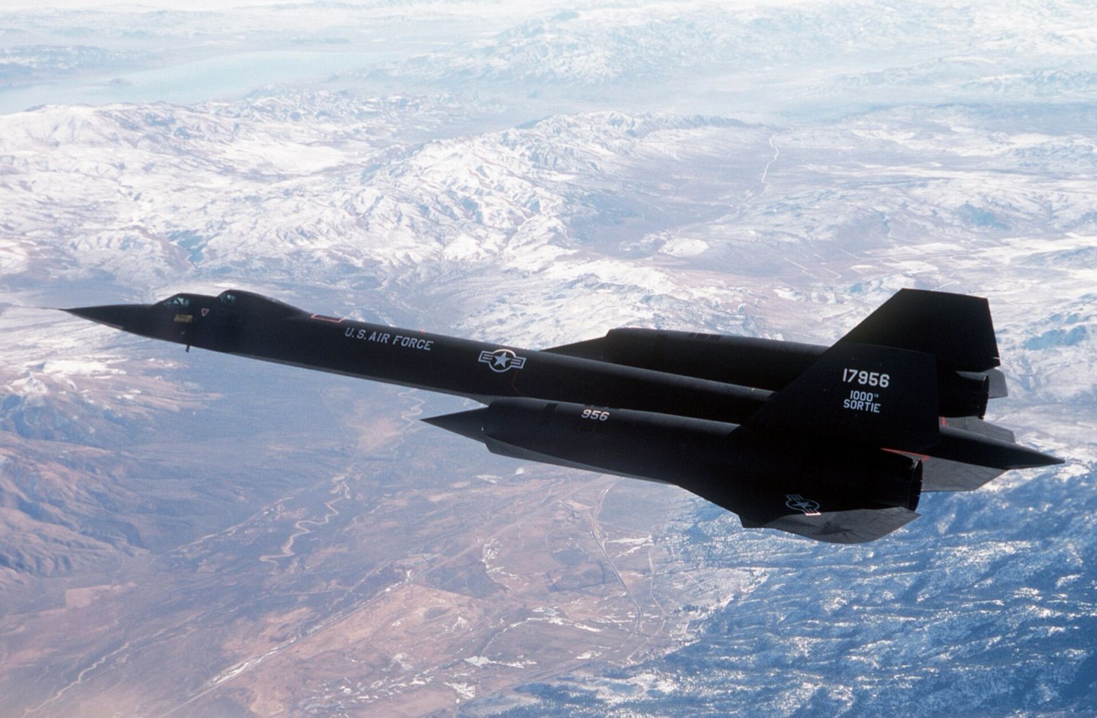 SR-71B 61-7956 near Beale Air Force Base, California, during its 1,000th sortie.