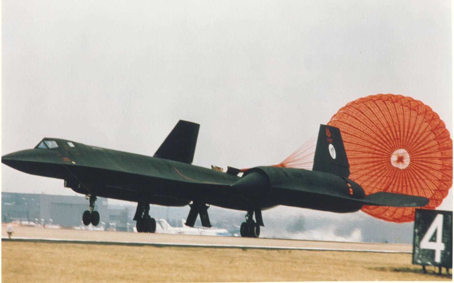SR-71A 61-7972 landing with its drag chute deployed, in a U.S. Air Force photograph.