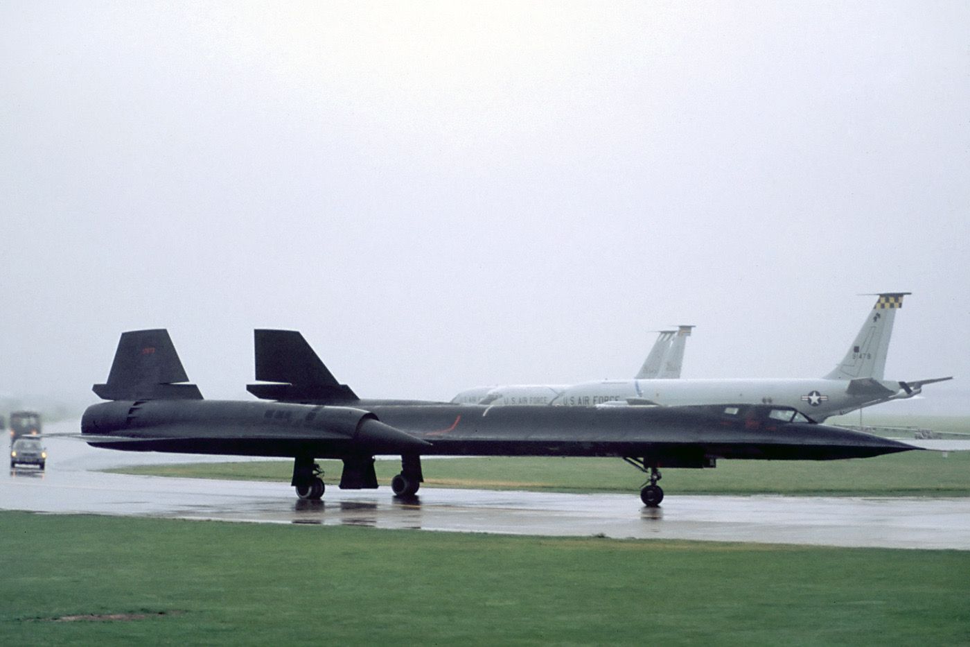 SR-71A 61-7973 taxiing out at RAF Mildenhall in rain; the photographer dates it 21 July 1997, but the aircraft made its last flight on 21 July 1987.