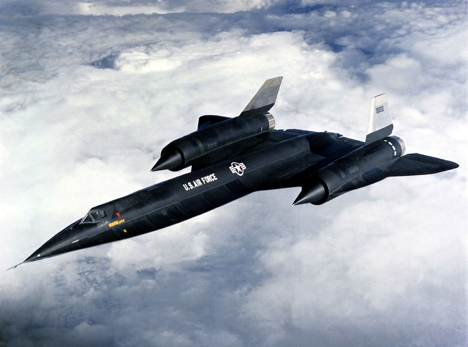 A-12 60-6932 in flight in the 1960s. It was lost over the South China Sea in June 1968.