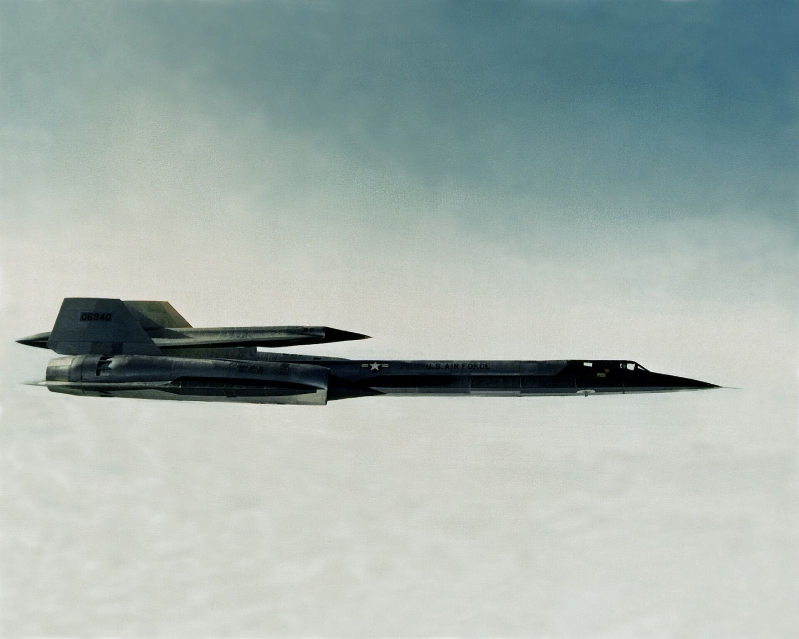 M-21 60-6940 in flight carrying a D-21 drone, circa 1964 to 1966.