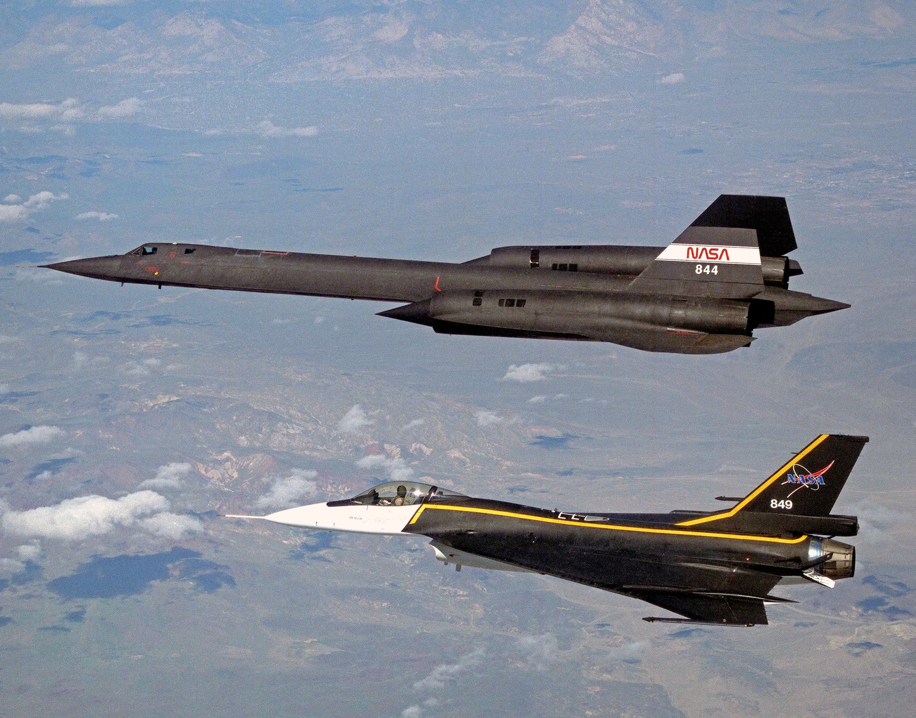 SR-71A NASA 844 (61-7980) and F-16XL NASA 849 in formation during a NASA Dryden sonic boom research flight on 22 March 1995.